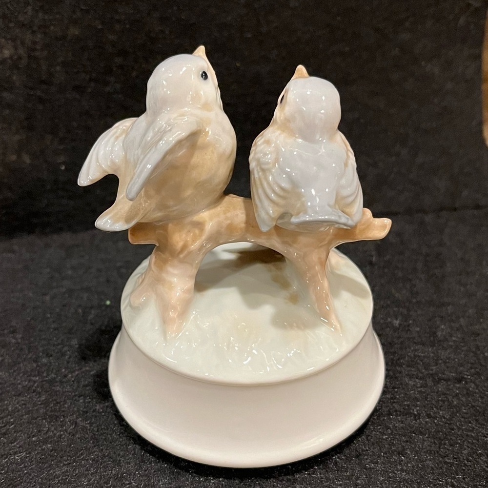 Otagiri Little Blue Birds Music Box ~ I Whistle a Happy Tune Made in Japan - Picture 6 of 16